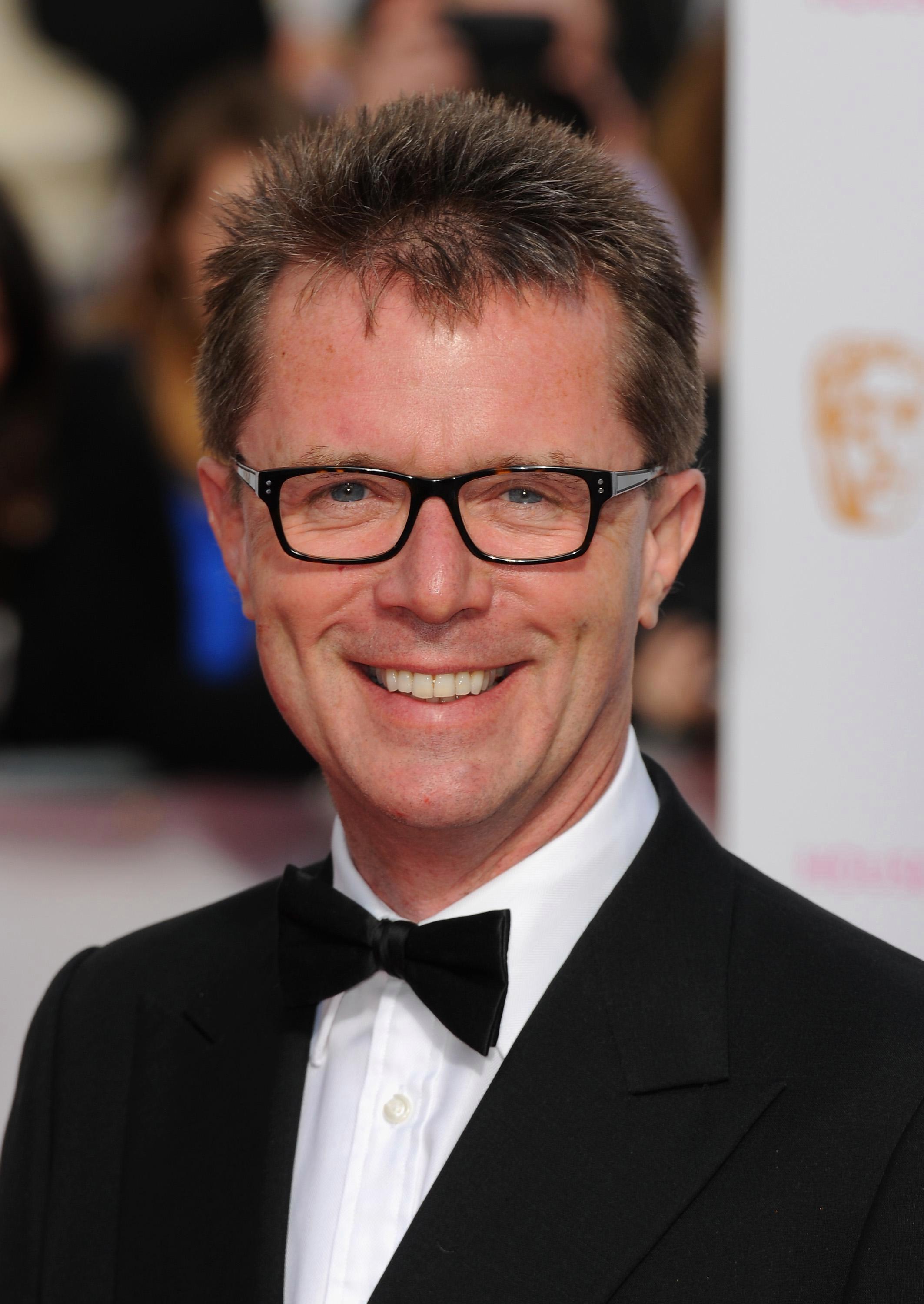 How tall is Nicky Campbell?